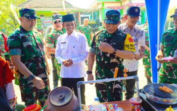 Cerita Yogik, Penjual Es Dawet yang Panen Pembeli di TMMD Bojonegoro