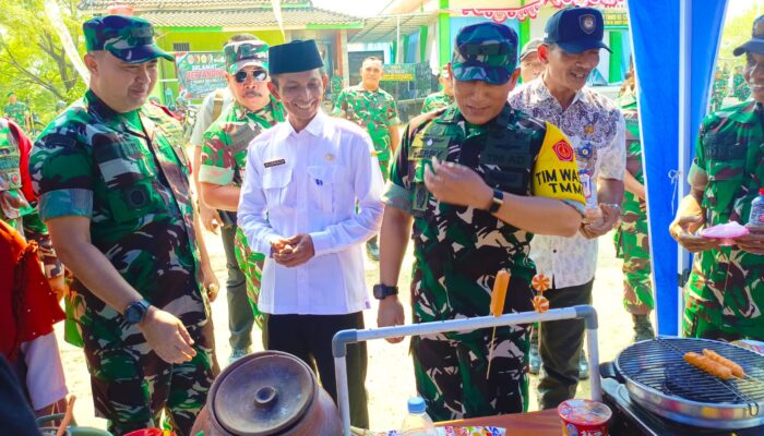 Cerita Yogik, Penjual Es Dawet yang Panen Pembeli di TMMD Bojonegoro