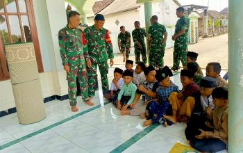 TMMD Bojonegoro Pererat Kemanunggalan TNI dan Rakyat, Satgas Akrab dengan Anak-Anak Desa Kesongo