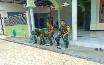 Sholat Jumat Bersama Warga Warnai Kunjungan Tim Wasev TMMD 129 Bojonegoro di Desa Kesongo