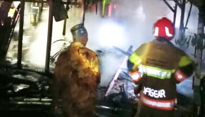 Rumah Warga Kepohkidul Kedungadem Bojonegoro Terbakar, Damkarmat Pastikan Tak Ada Korban Jiwa