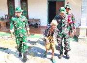 Rumah Ladi Dipugar, Satgas TMMD Bojonegoro Antar Mbah Kasidah Melihatnya