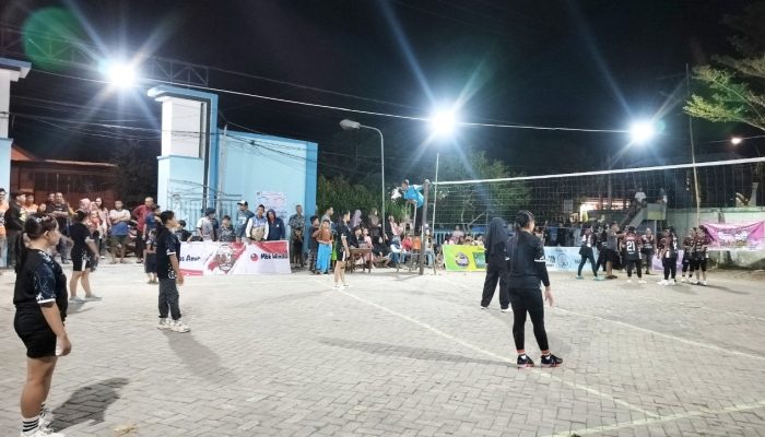 Voli Antar RT Pecah, Warga Jamberejo Kedungadem Bojonegoro Adu Skill di Malam Hari