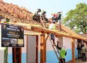 Keringat di Bawah Terik, TMMD Bojonegoro Wujudkan Rumah Layak Ibu Tini