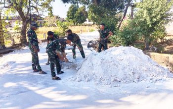 TMMD Bojonegoro Angkut Pedel Beranting Demi Jalan Warga Kesongo