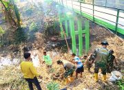 TMMD Bojonegoro Turun Tangan, Jembatan Brang Etan Makin Bersih