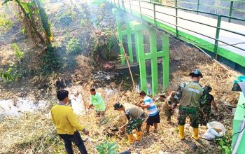 TMMD Bojonegoro Turun Tangan, Jembatan Brang Etan Makin Bersih