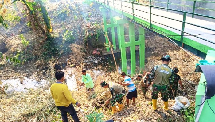 TMMD Bojonegoro Turun Tangan, Jembatan Brang Etan Makin Bersih