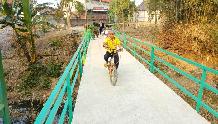 Wajah Baru Jembatan Brang Etan, Hasil TMMD Bojonegoro Mulai Dirasakan Warga