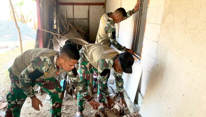 Sisa Material Dibersihkan, TMMD Bojonegoro Siapkan Rumah Ibu Wagini