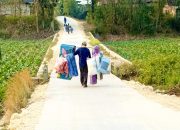 Jalan Cor TMMD Bojonegoro Rampung, Pedagang Bantal Keliling Kini Tak Lagi Kesulitan
