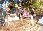 Puluhan TNI dan Warga Sendangrejo Ngimbang Lamongan Turun Tangan Bersihkan Makam