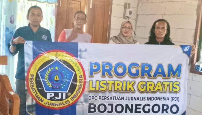 Semangat 17 Agustus, PJI Bojonegoro Terangi Rumah Warga Lewat Listrik Gratis