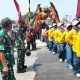 TNI Polri Kawal Karnaval 8.000 Peserta di Sungelebak Lamongan