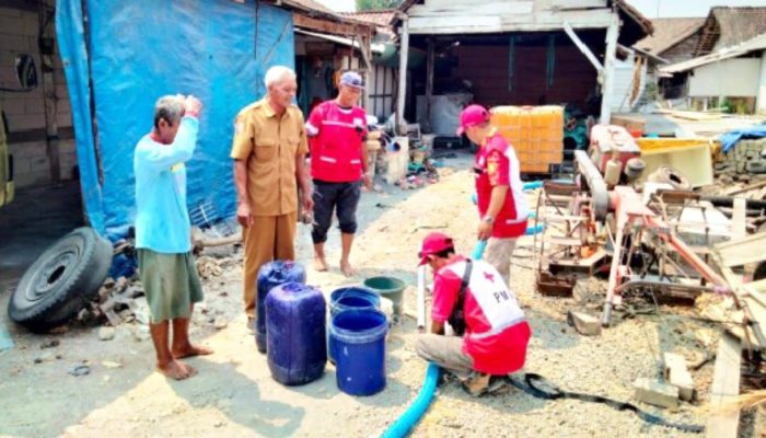 Kemarau Makin Terasa, PMI Bojonegoro Salurkan Air Bersih
