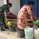 Kedungsari Dilanda Kekeringan, Kodim Bojonegoro Datang Bawa Ribuan Liter Air