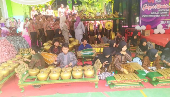 Menko PMK Pratikno Pulang Kampung, Siswa SMPN 1 Padangan Bojonegoro Mainkan Gamelan