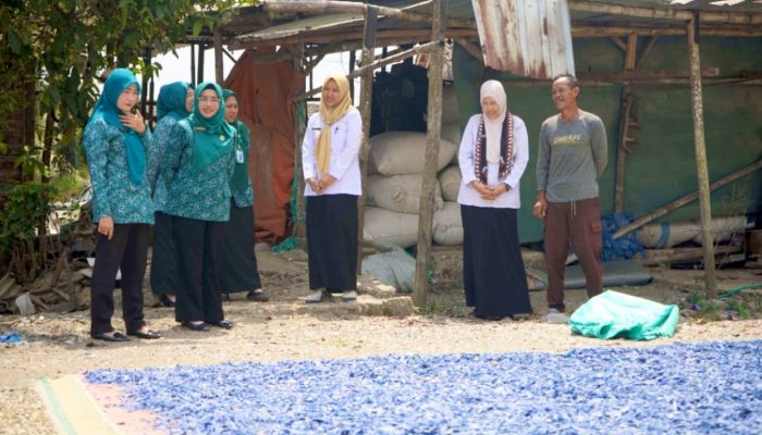 Kunjungi Desa Tebon, Cantika Wahono Tebar Solusi Sampah Hingga Ketahanan Pangan di Bojonegoro