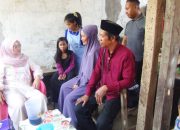 Bikin Haru, Bupati Gowa Sambangi Rumah Ilyas Sitaba