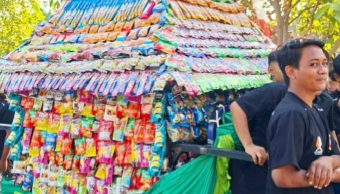Unik, HUT RI ke-81 di Purwosari Bojonegoro Diramaikan Grebeg Berkah dan Wayang Kulit