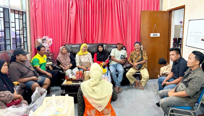 Langkah Humanis Kasatpol PP Laela Nor Aeny: Dengarkan Curhat PKL Bojonegoro di Hari Spesialnya