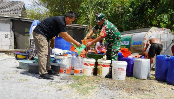 Air Sumur Menipis, 1.320 Warga Tlogohaji Bojonegoro Dapat Pasokan Air Bersih