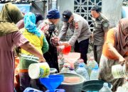Kemarau Bikin Sumur Mengering, Tangki BPBD Diserbu Warga Kedung Kumpul Sarirejo Lamongan