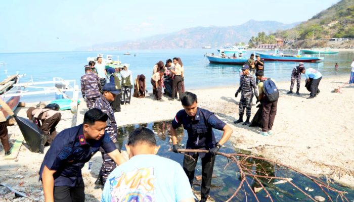 Jaga Laut Bone Bolango, Imigrasi Gorontalo Sekaligus Buka Layanan Digital