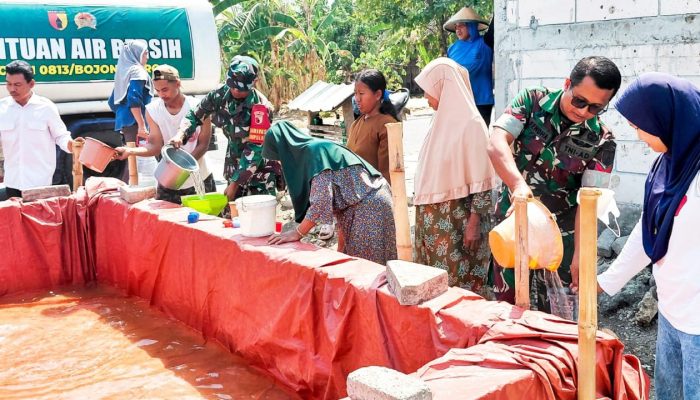 Tiga Kecamatan Kekeringan, Kodim Bojonegoro Distribusikan 77.000 Liter Air