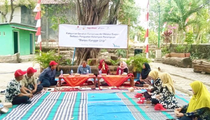 Bojonegoro Bergerak Jaga Air, Warga Kendung Diajari Bikin Biopori