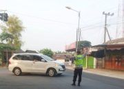 Polsek Sukosewu Bojonegoro Turun Jalan, Pengendara Dapat Pelayanan Humanis