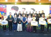 Momen Hangat Cantika Wahono di Usia 53, Dapat Kue Tart dari Universitas Bojonegoro