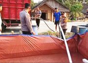Enam Truk Tangki Datang, Warga Hargomulyo Bojonegoro Antri Air Bersih