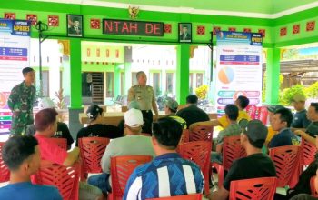 Polsek Kepohbaru Bojonegoro Kawal Audiensi Warga Bayemgede hingga Tuntas