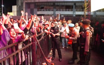 Kapolres Yenni Masuk Tengah Kerumunan, Konser NdX Aka di Bojonegoro Berlangsung Kondusif
