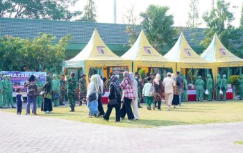 Beras hingga Minyak Goreng Murah, Warga Serbu Bazar Kodim Lamongan