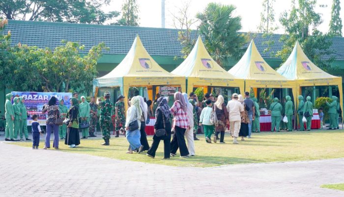 Beras hingga Minyak Goreng Murah, Warga Serbu Bazar Kodim Lamongan