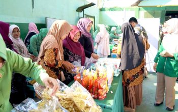 Warga Bojonegoro Antusias Serbu Bazar Murah Kodim 0813