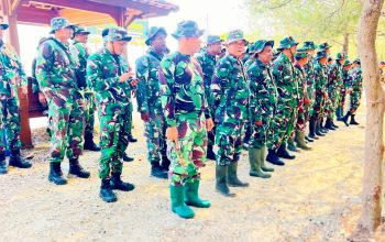 Pantai Joko Mursodo Lamongan Dibersihkan, TNI Gandeng Warga dan Aparat
