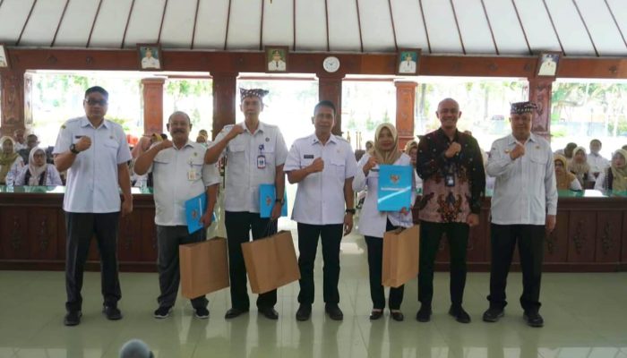 Tangis Haru di Pendopo, 76 ASN Bojonegoro Terima SK Pensiun