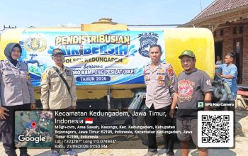 Krisis Air Makin Terasa, Polsek dan BKP Bantu 4 Desa di Kedungadem Bojonegoro