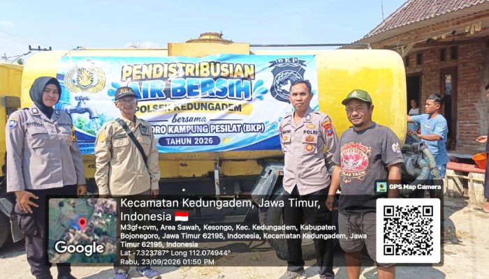 Krisis Air Makin Terasa, Polsek dan BKP Bantu 4 Desa di Kedungadem Bojonegoro