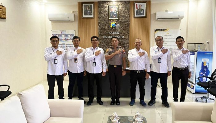 Songsong Hari Kesaktian Pancasila, PLN UP3 Bojonegoro dan Polres Bojonegoro Perkuat Sinergi, Wujudkan Pelayanan Sepenuh Hati kepada Masyarakat