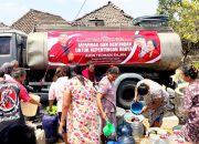 Kemarau Melanda, DPRD Bojonegoro Amin Thohari Bantu Pasokan Air Bersih untuk Warga