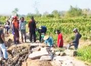 JUT Diterjang Banjir, Warga Mediyunan Ngasem Bojonegoro Bergerak dengan Dana Swadaya