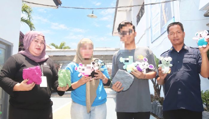 Puluhan Produk Rajutan Warga Binaan Lapas Kediri Dikirim ke Solo