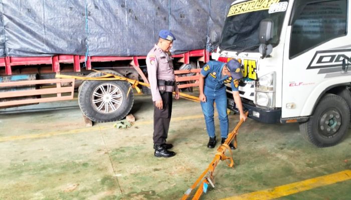 Satpolairud Lamongan Turun ke Pelabuhan, Kapal Penumpang Diperiksa
