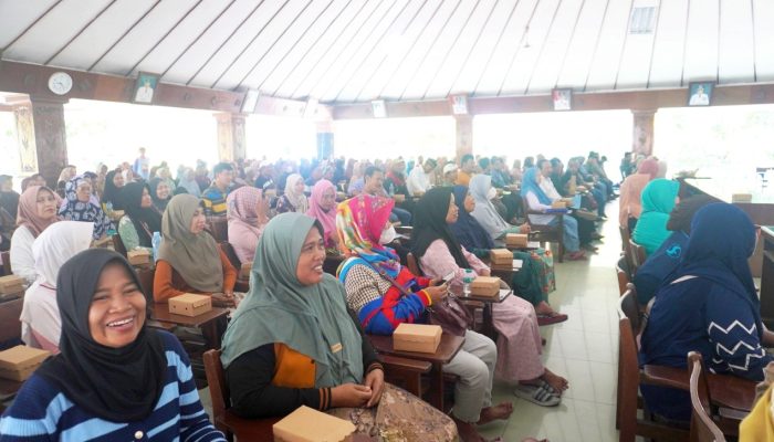 Bansos Usaha Rp1 Juta Dibagikan Untuk UMKM Bojonegoro, Siapa Saja Penerimanya
