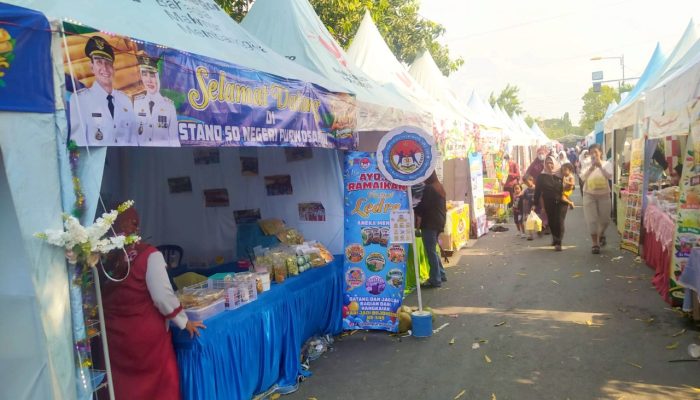 Festival Ledre Bojonegoro Jadi Magnet UMKM, Stand SDN Purwosari Ikut Ramai