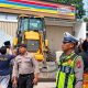Heboh Video Ekskavator Bongkar Minimarket di Pamekasan, Polisi Turun Tangan